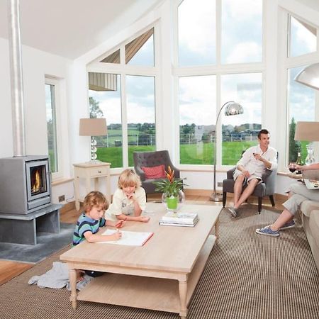 Swandown Lodges Chard Exterior foto