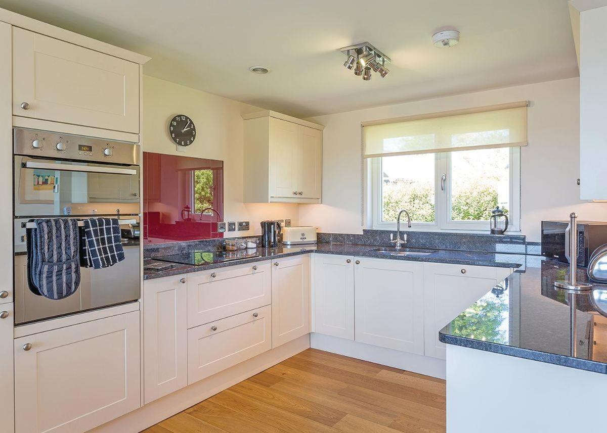 Swandown Lodges Chard Exterior foto