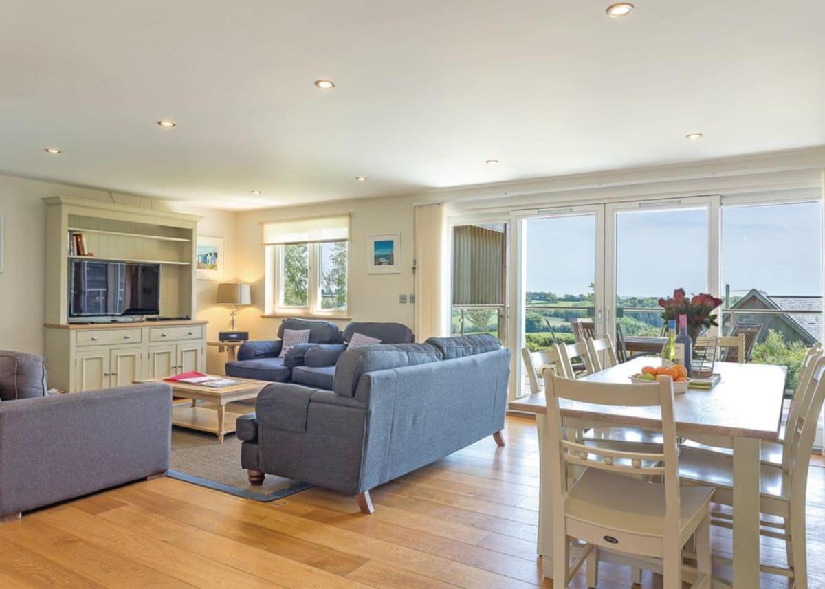 Swandown Lodges Chard Exterior foto