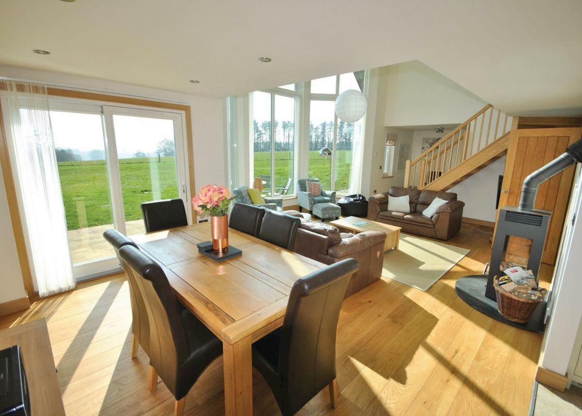 Swandown Lodges Chard Exterior foto